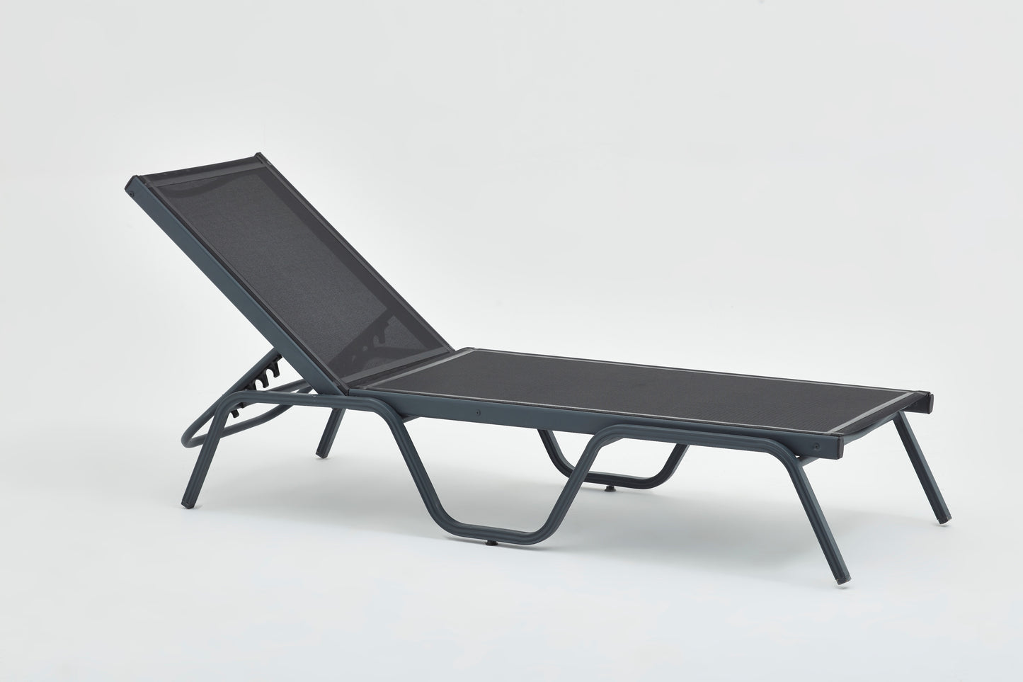 Haute Outdoor Lounge Chair with Mesh Fabric – Weather-Resistant & Stylish