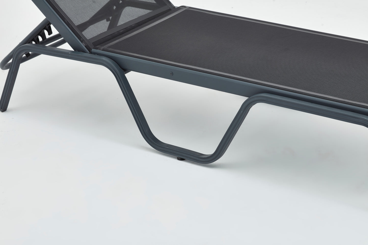 Haute Outdoor Lounge Chair with Mesh Fabric – Weather-Resistant & Stylish