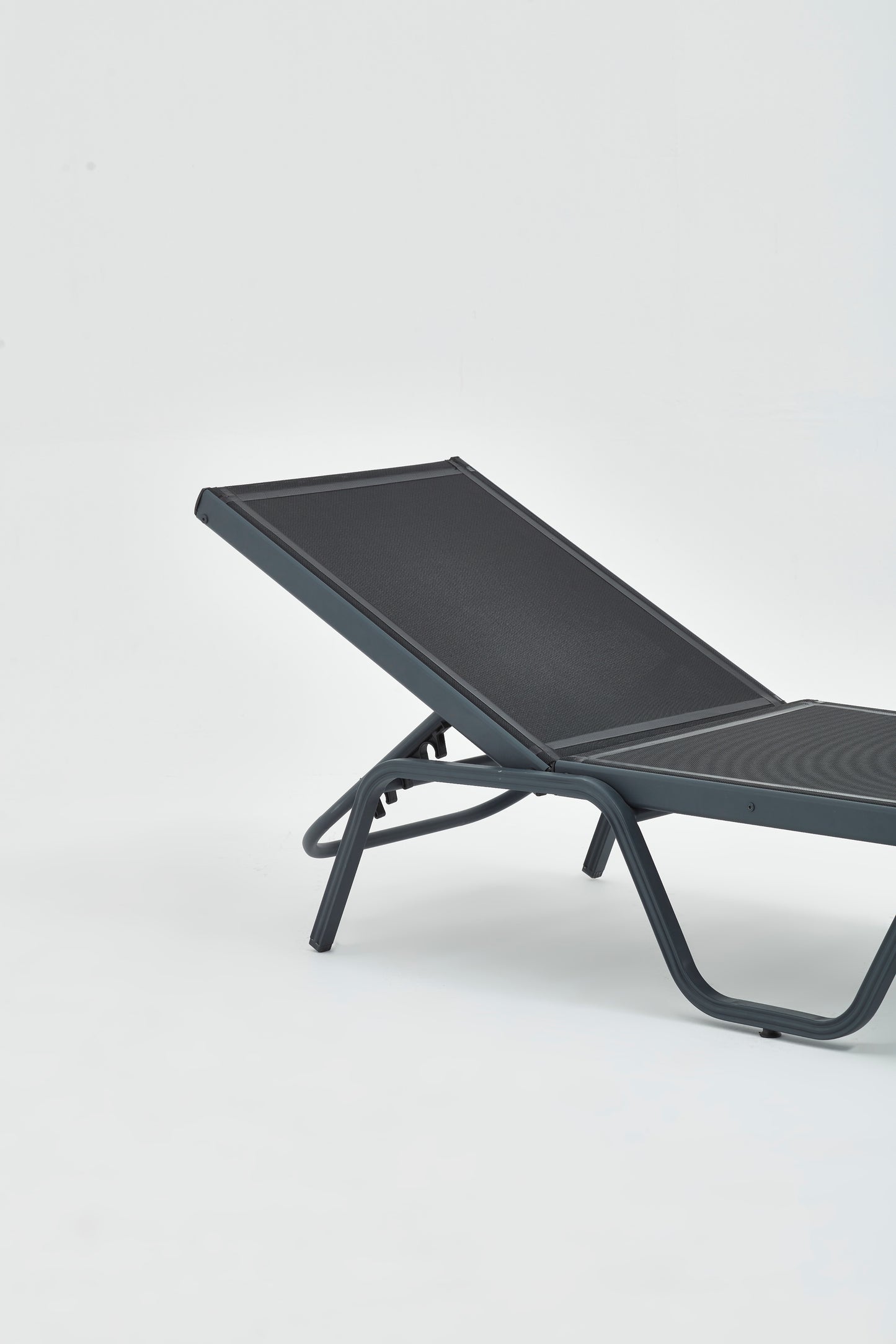 Haute Outdoor Lounge Chair with Mesh Fabric – Weather-Resistant & Stylish