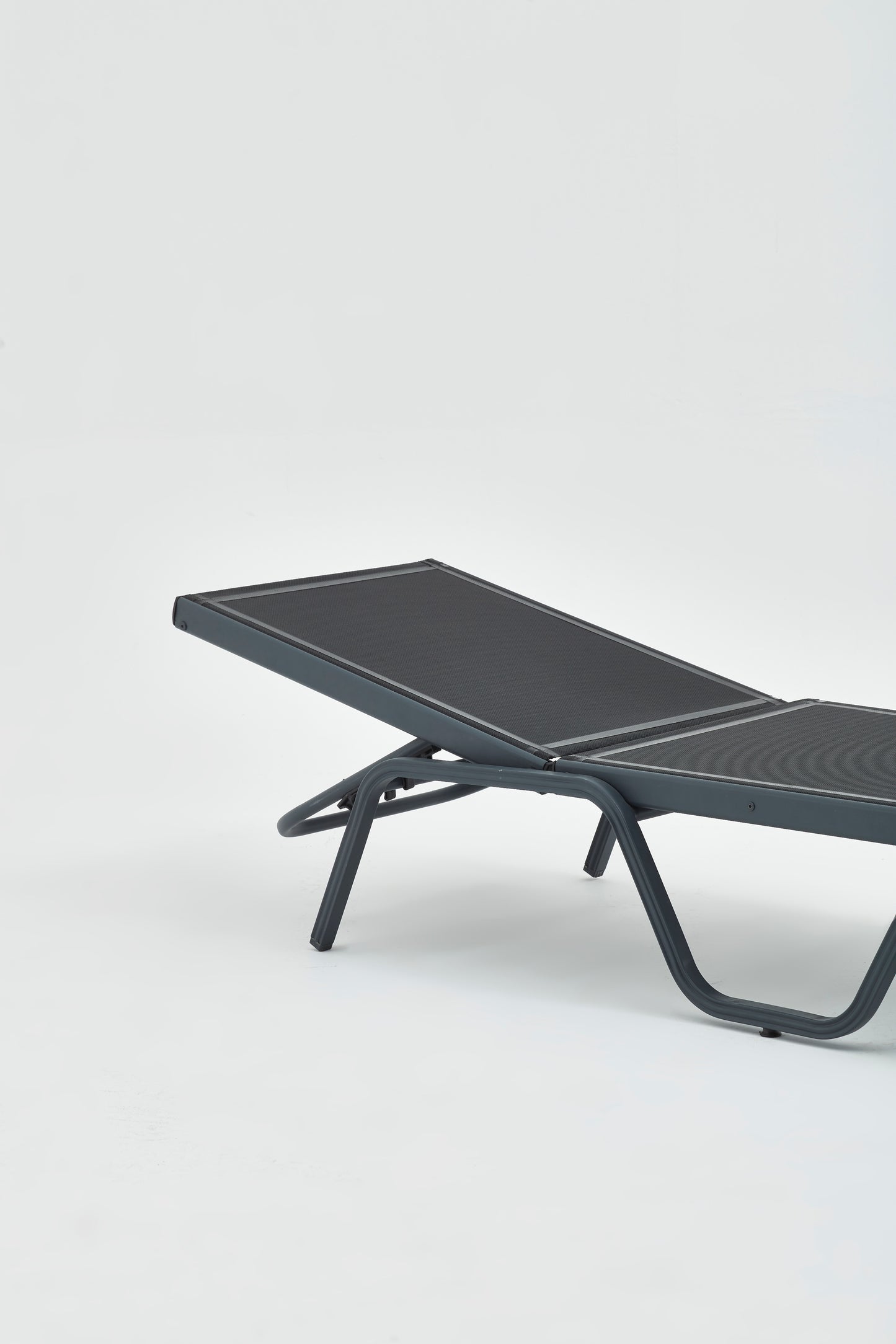 Haute Outdoor Lounge Chair with Mesh Fabric – Weather-Resistant & Stylish
