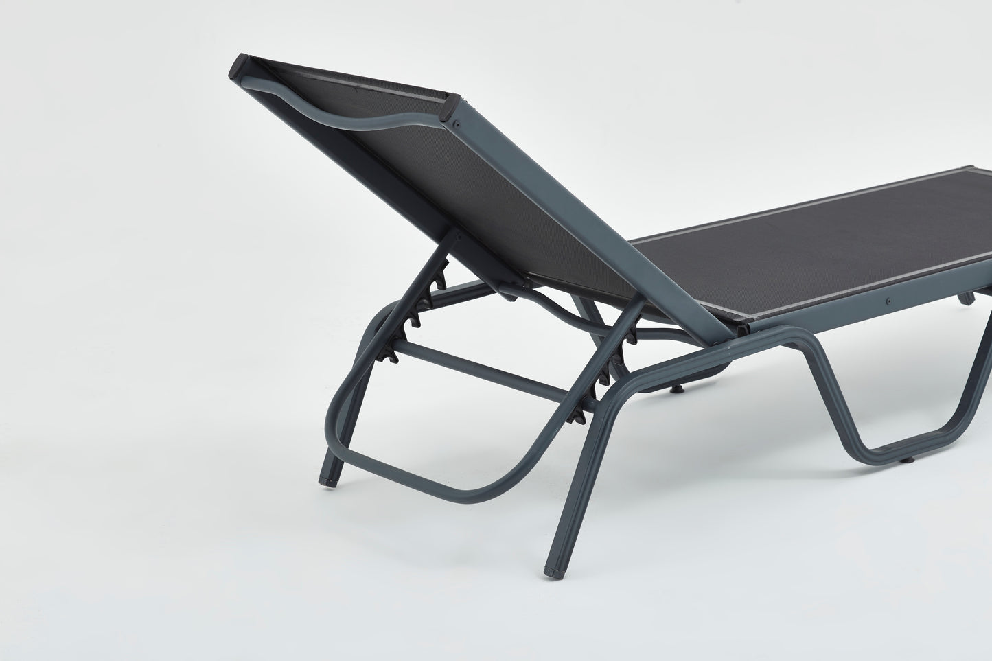 Haute Outdoor Lounge Chair with Mesh Fabric – Weather-Resistant & Stylish