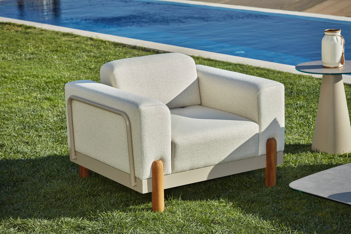 Flavio Aluminum Garden Balcony Seating Group with Coffee Table