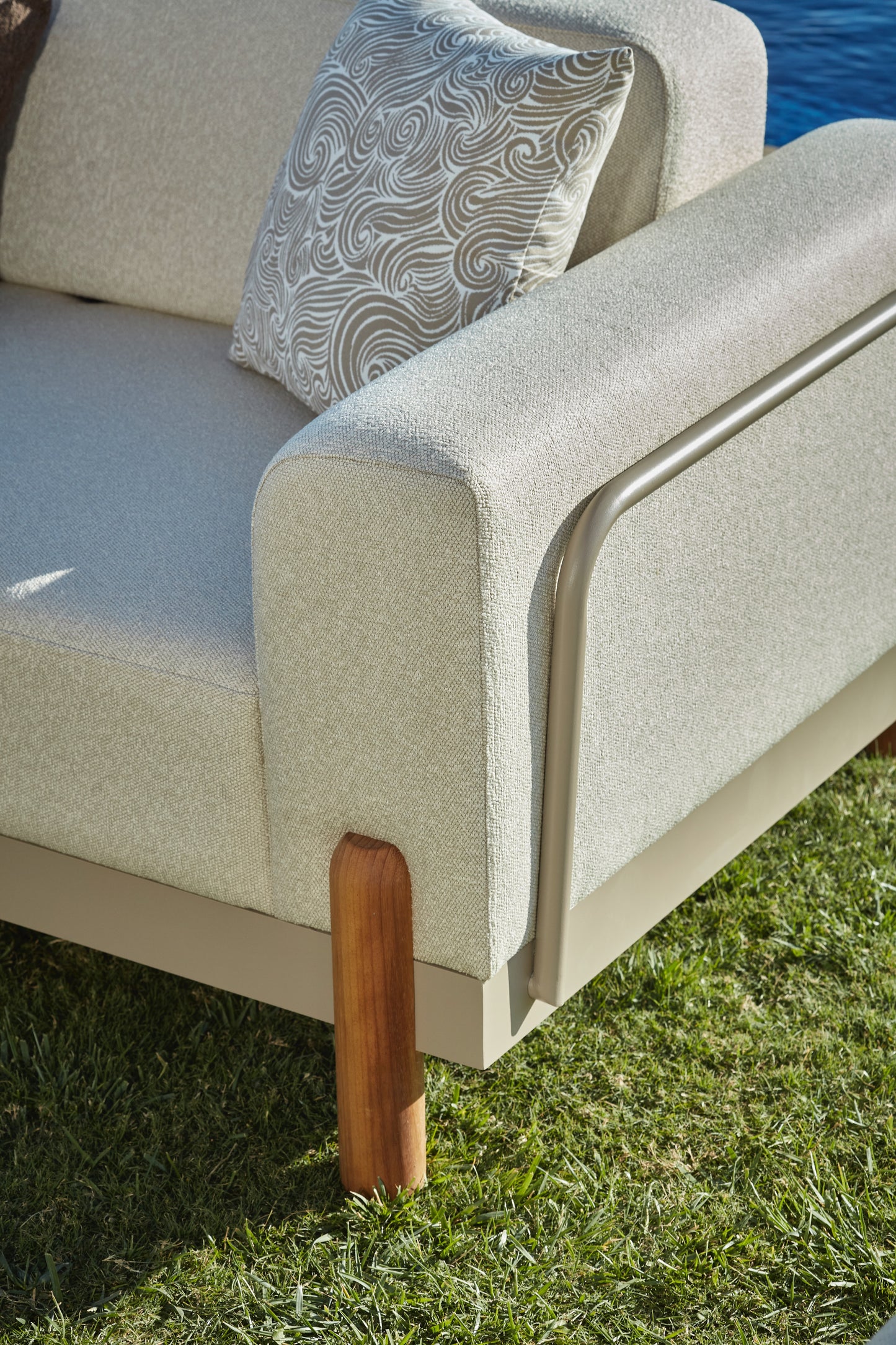 Flavio Aluminum Garden Balcony Seating Group with Coffee Table