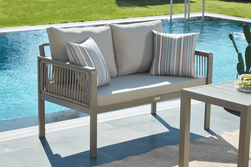 Amorino Aluminum Outdoor Furniture Set 4-piece Patio Conversation Sofa set with Coffee Table