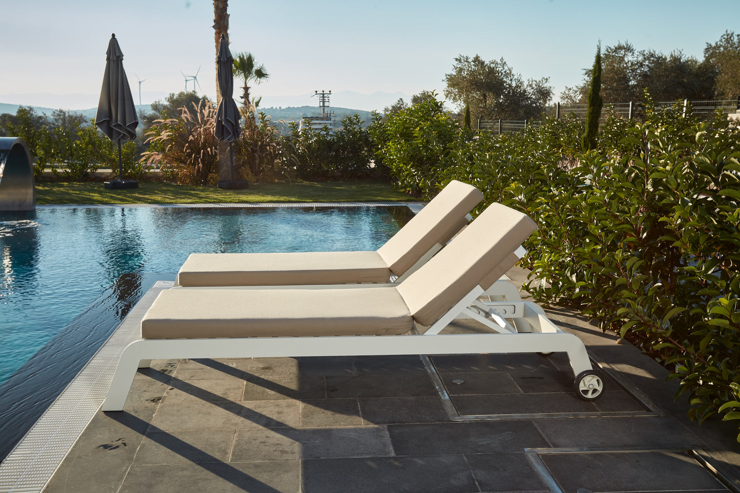 Persa Aluminum Sunbed with Olefin Fabric – Stylish & Weather-Resistant