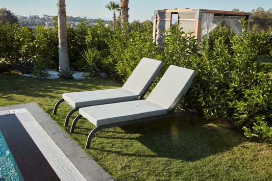 Azul Outdoor Lounge Chair with Olefin Fabric – Durable &amp; Stylish